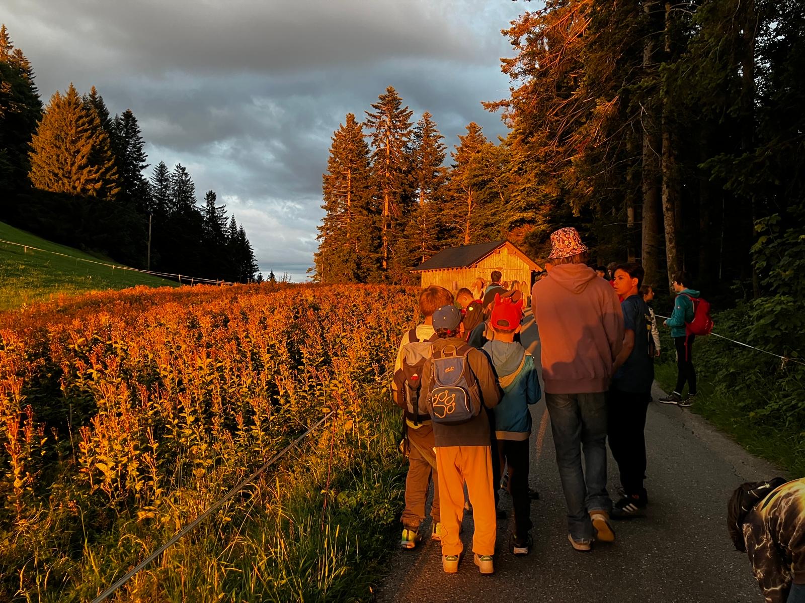 Kinder im Tagesablauf im Ferienheim